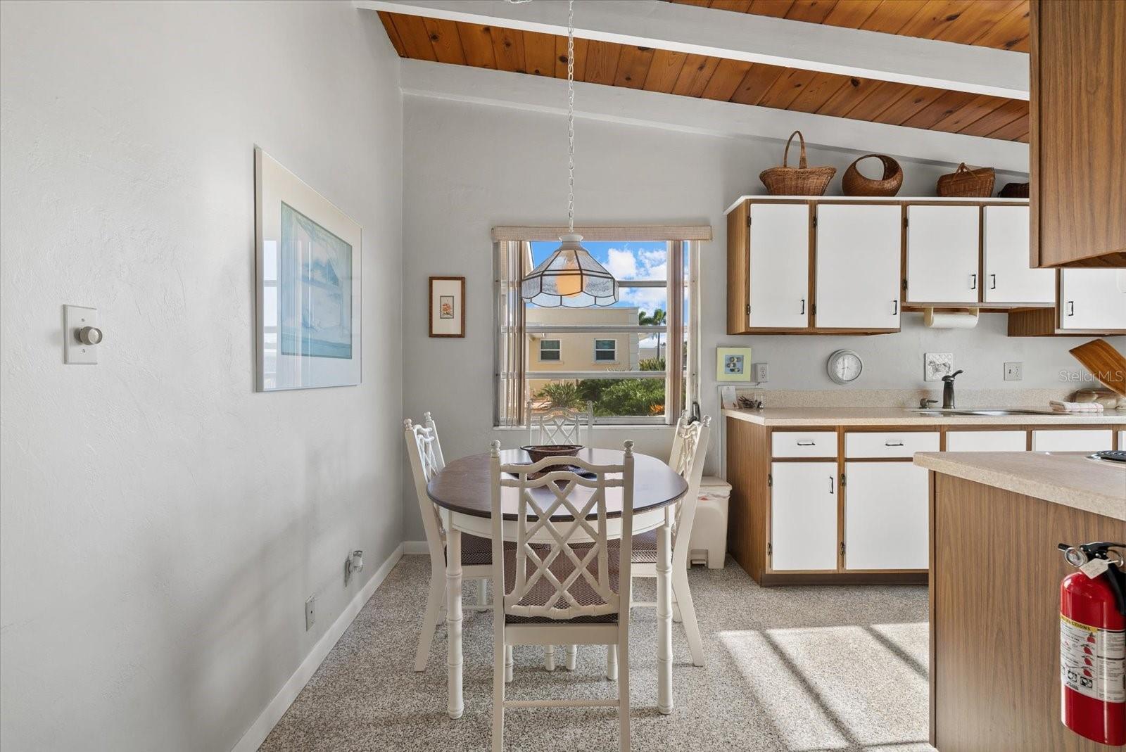 Image 8 of 45 For 6006 Midnight Pass Road 11