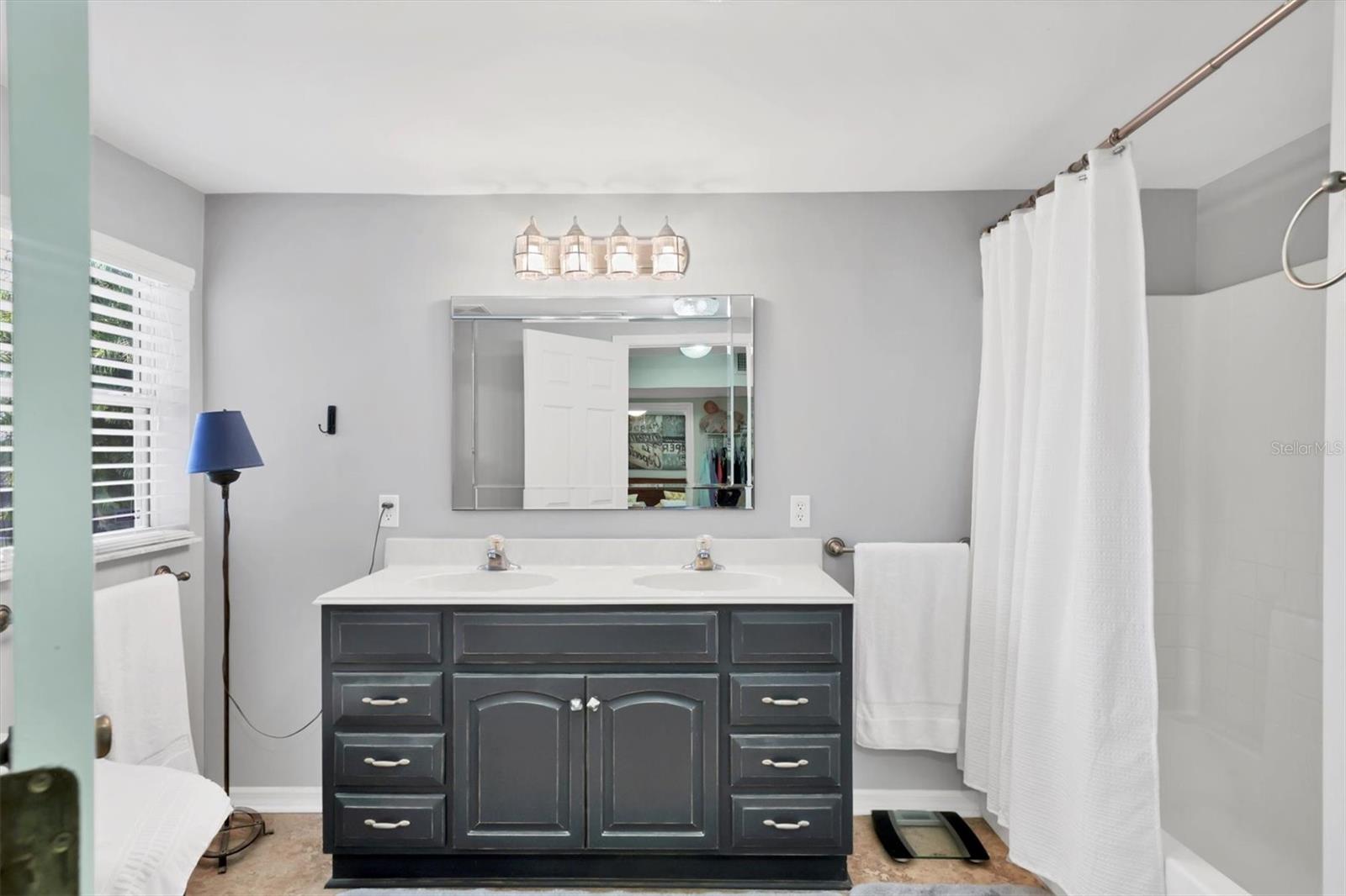 Image 21 of 44 For 401 28th Street W