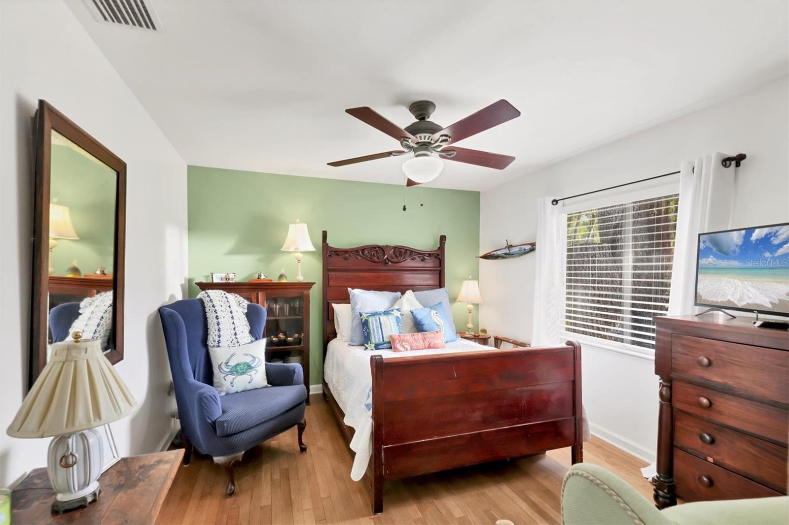 Image 23 of 44 For 401 28th Street W