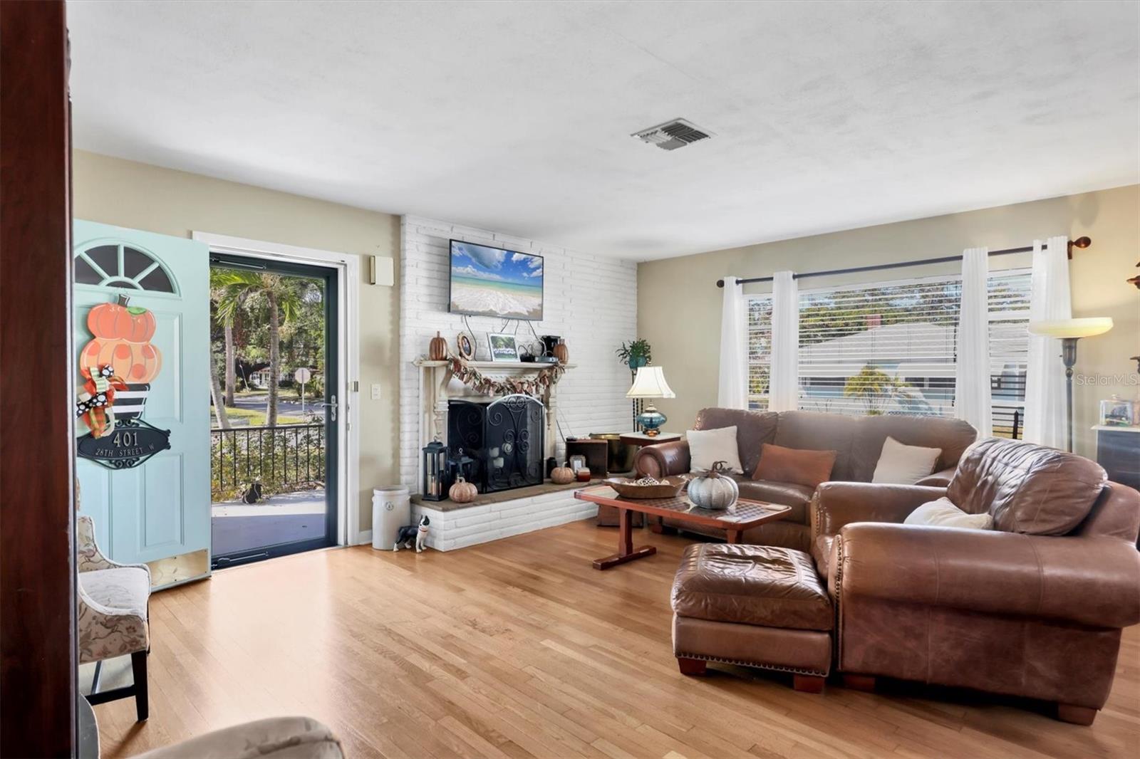 Image 5 of 44 For 401 28th Street W