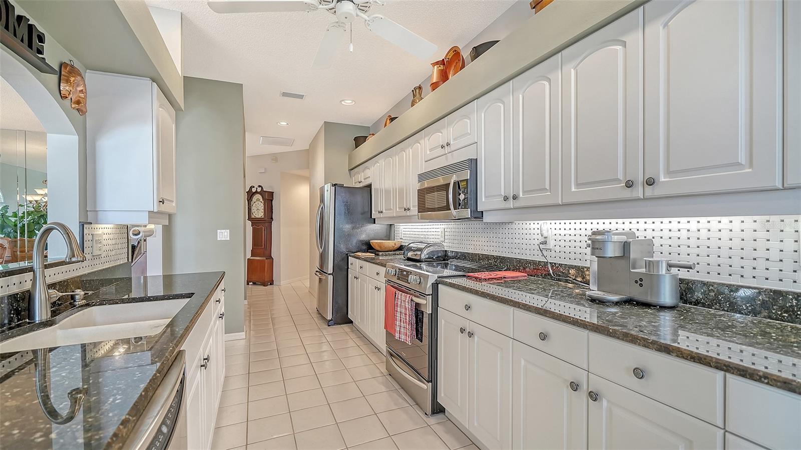 Image 25 of 51 For 6828 Avenida Marbella