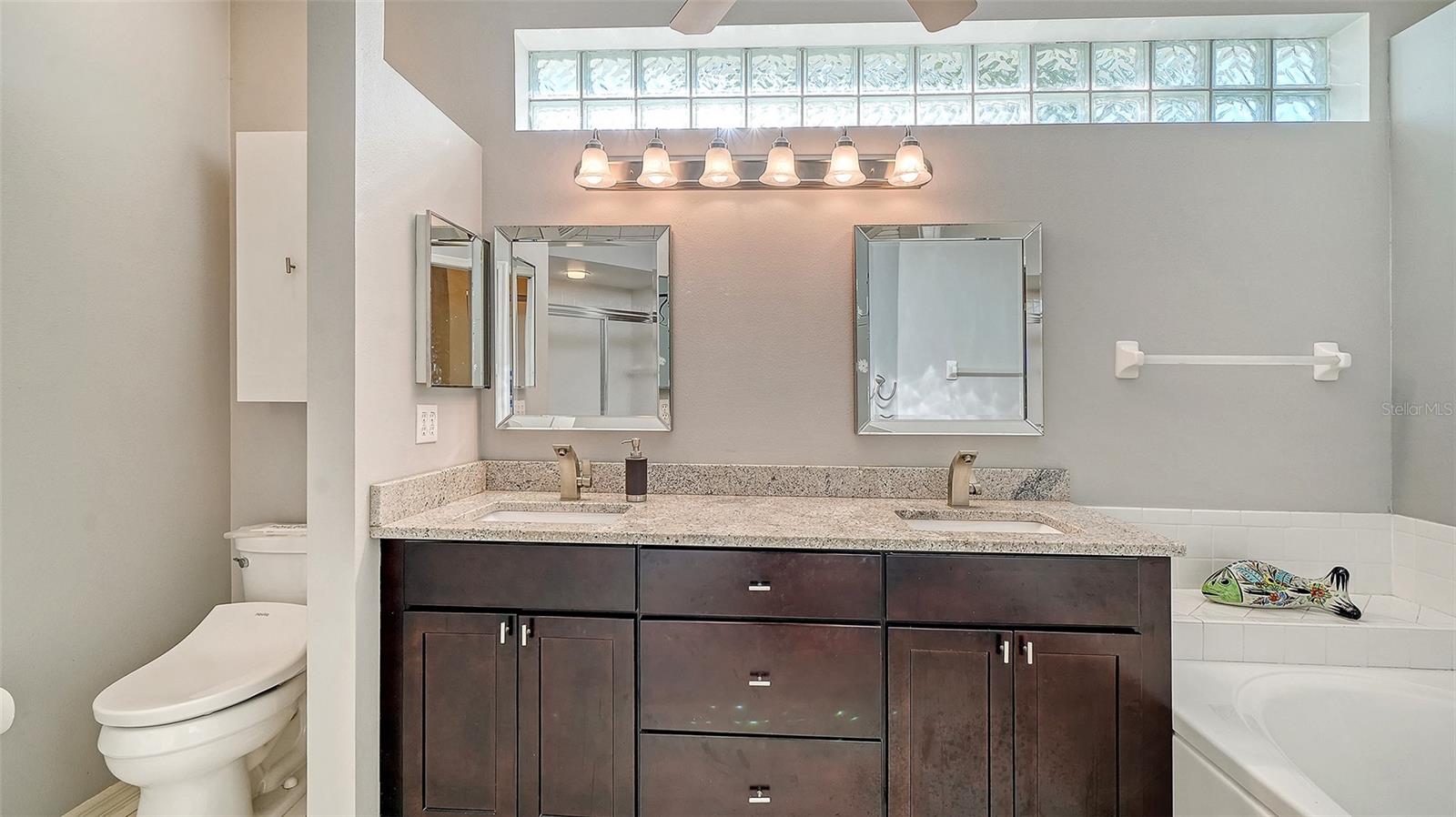 Image 28 of 51 For 6828 Avenida Marbella