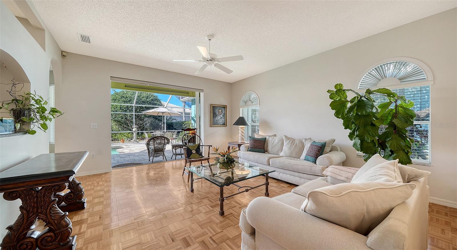 Image 9 of 51 For 6828 Avenida Marbella