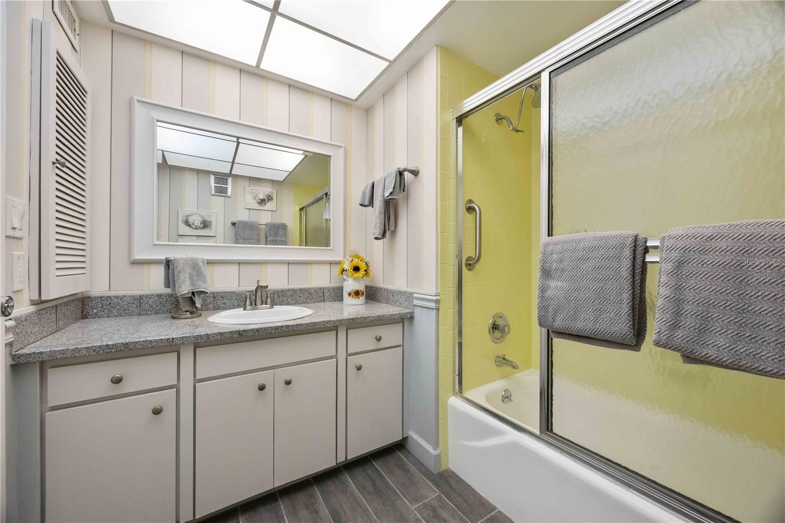 Image 13 of 20 For 3713 Somerville Drive 1512