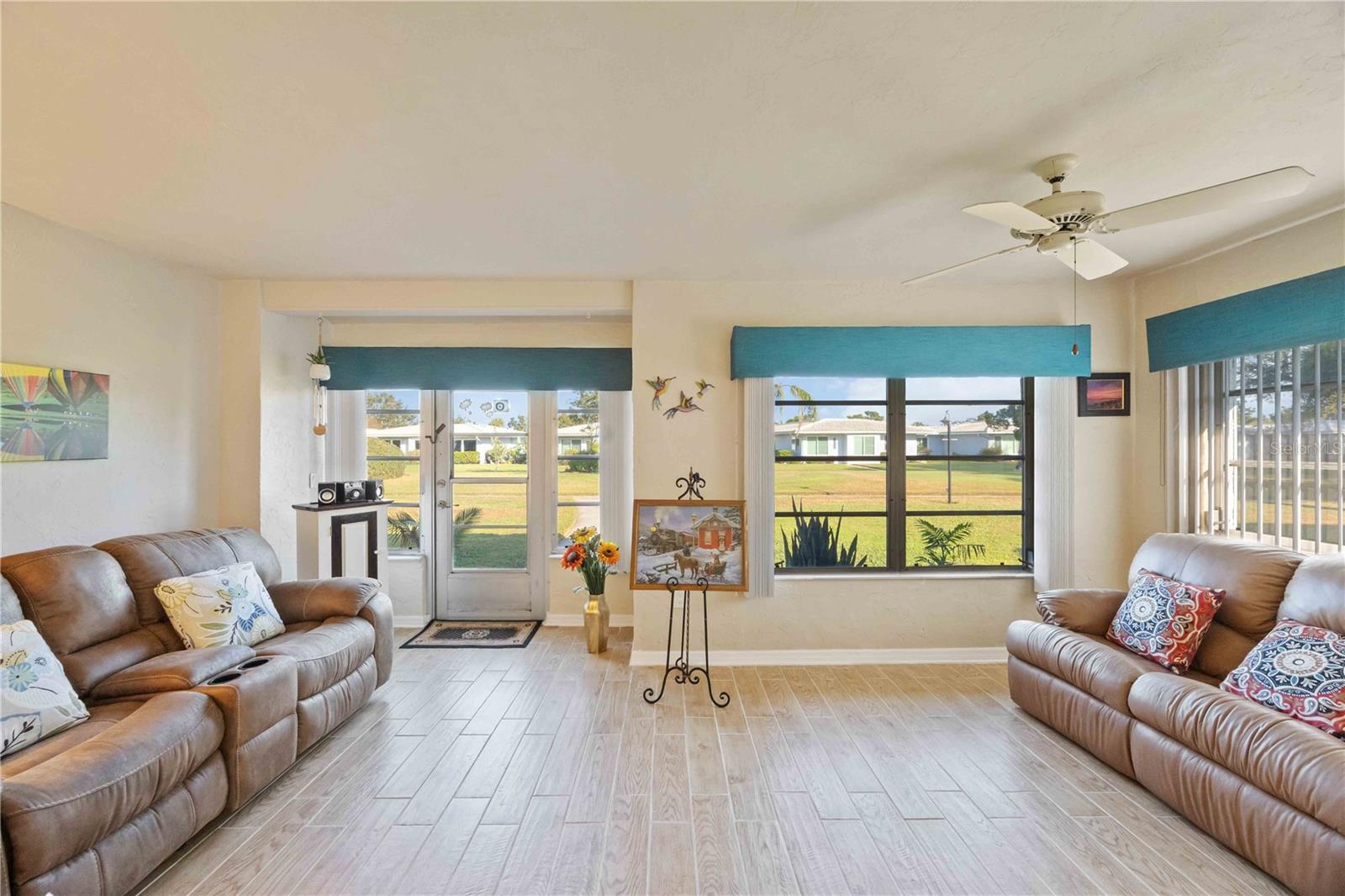 Image 15 of 20 For 3713 Somerville Drive 1512