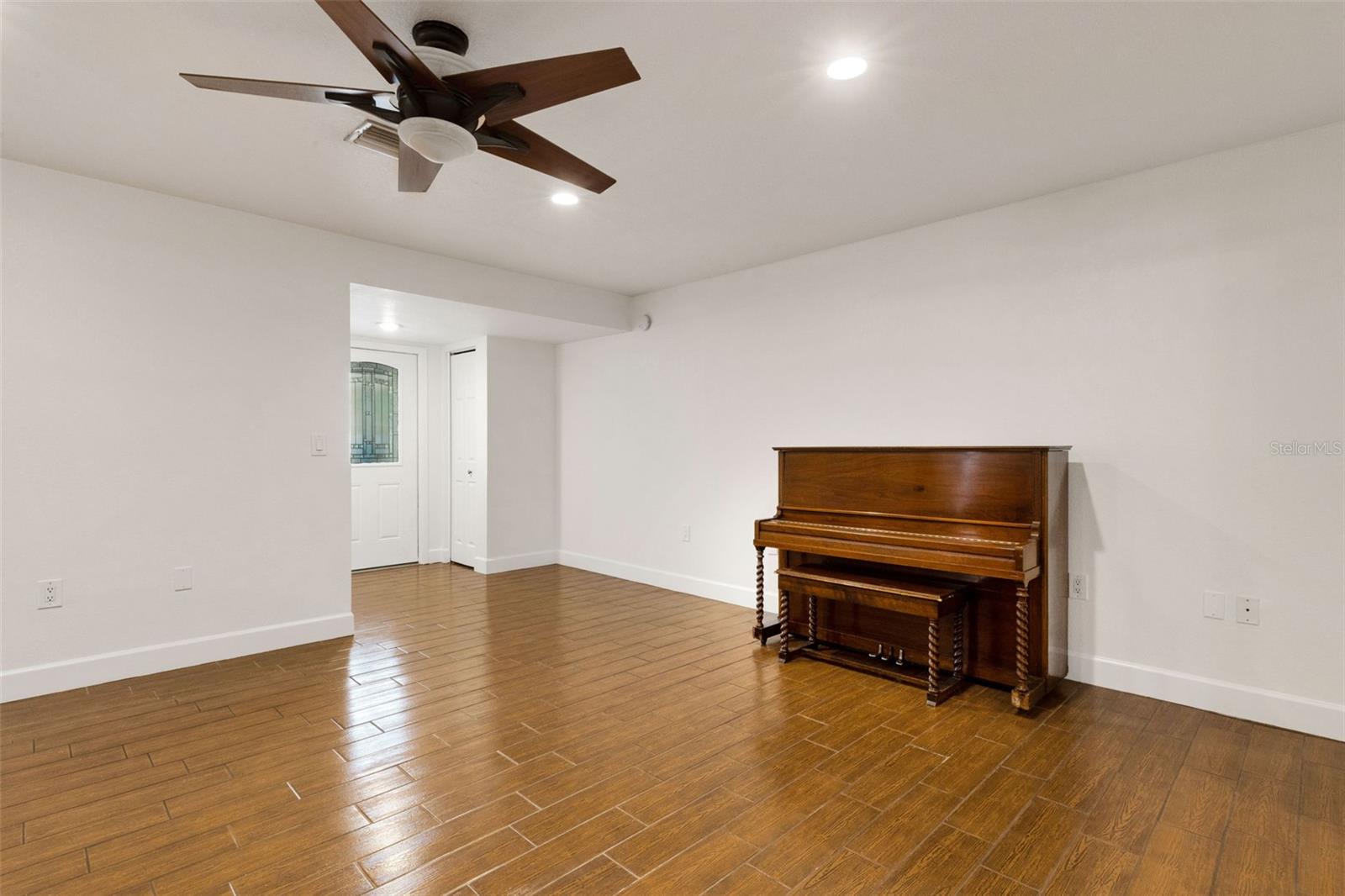 Image 6 of 70 For 4324 Eastwood Drive