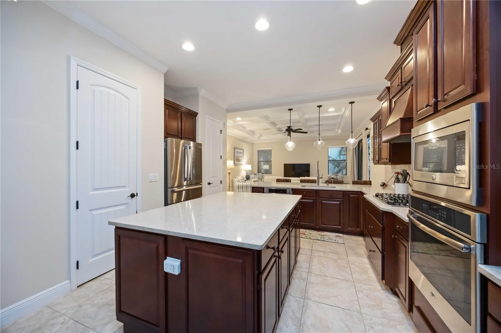 Image 10 of 40 For 5503 Title Row Drive