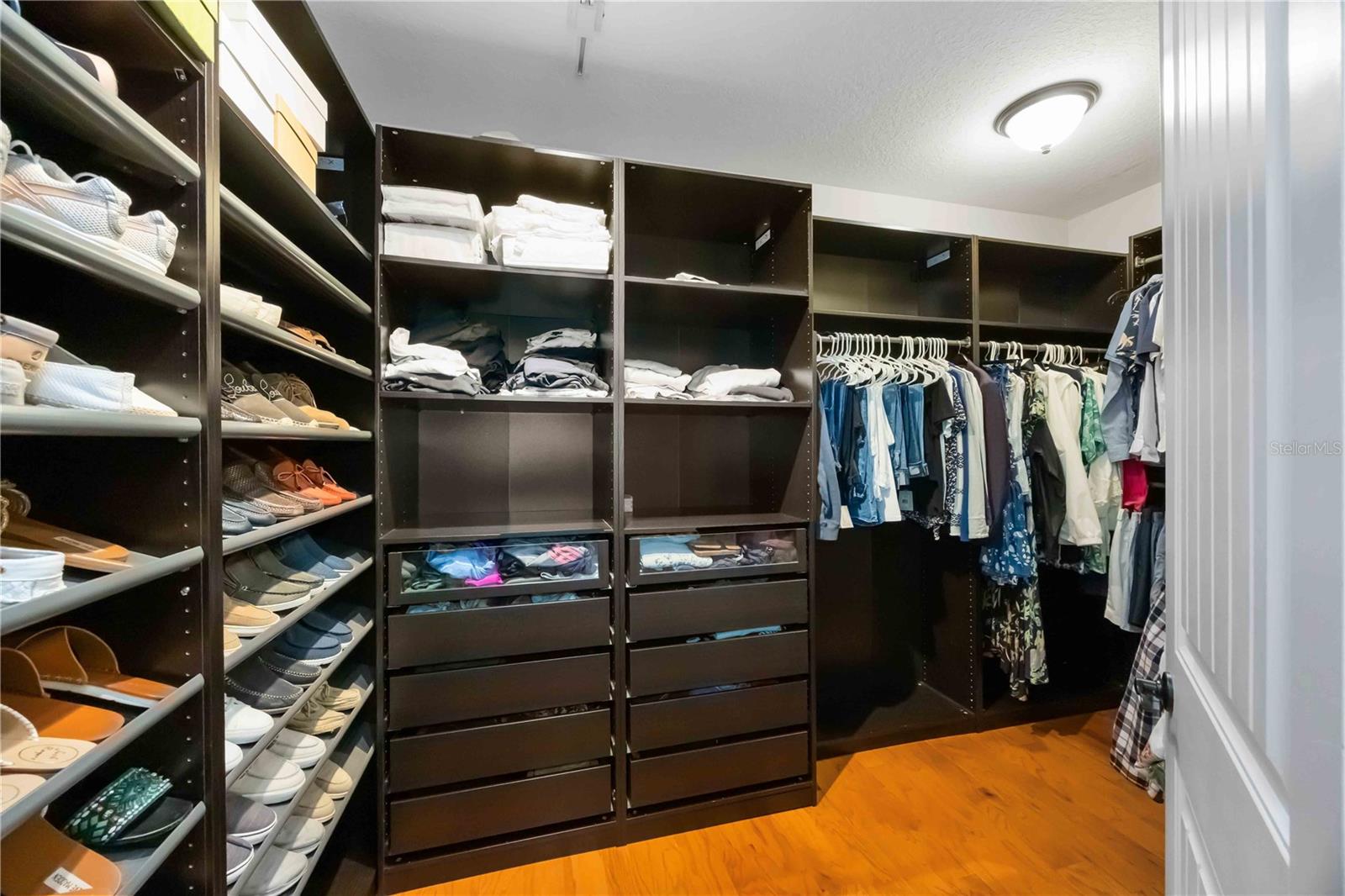 Image 16 of 40 For 5503 Title Row Drive