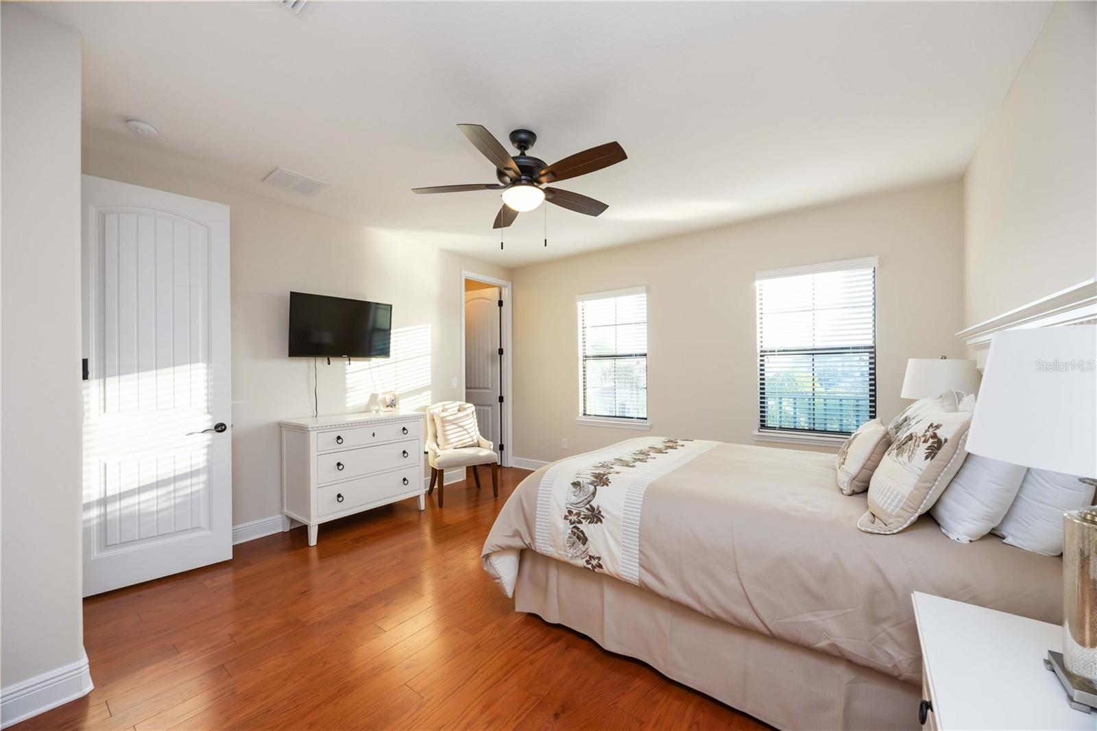 Image 23 of 40 For 5503 Title Row Drive