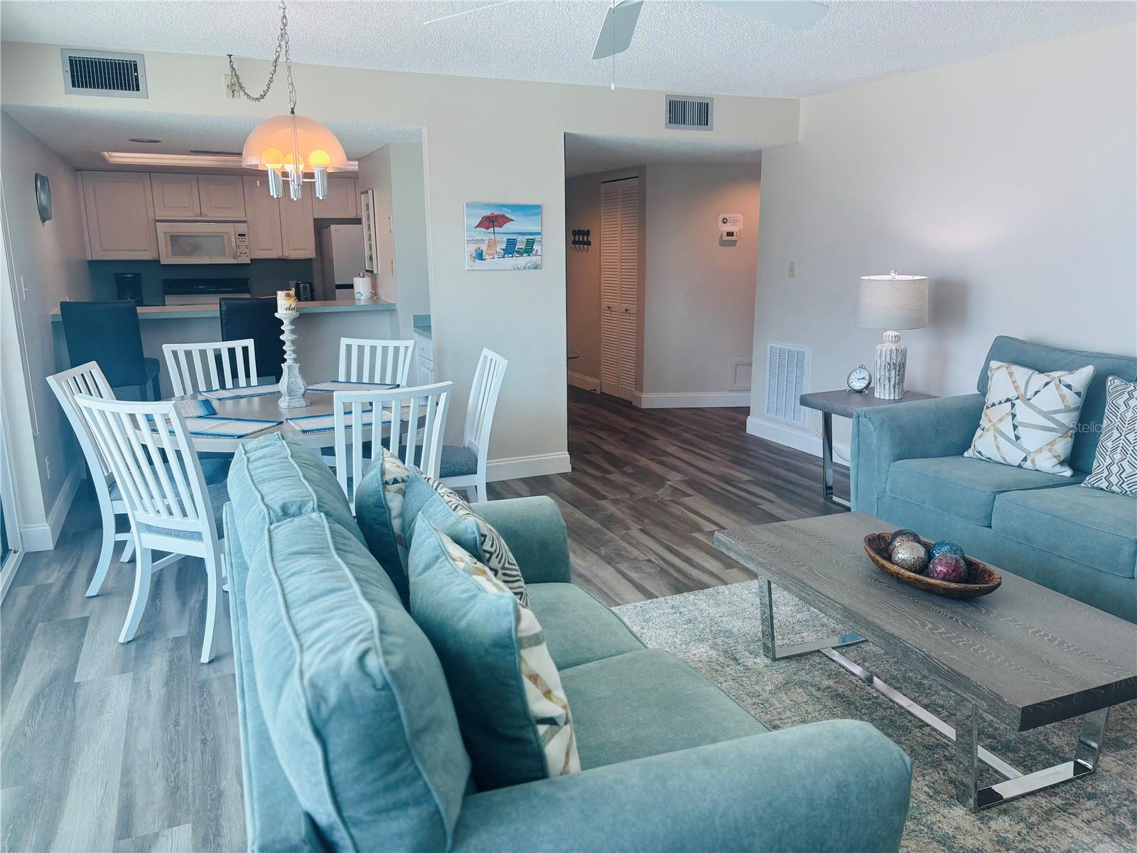 Image 10 of 39 For 6518 Midnight Pass Road 209