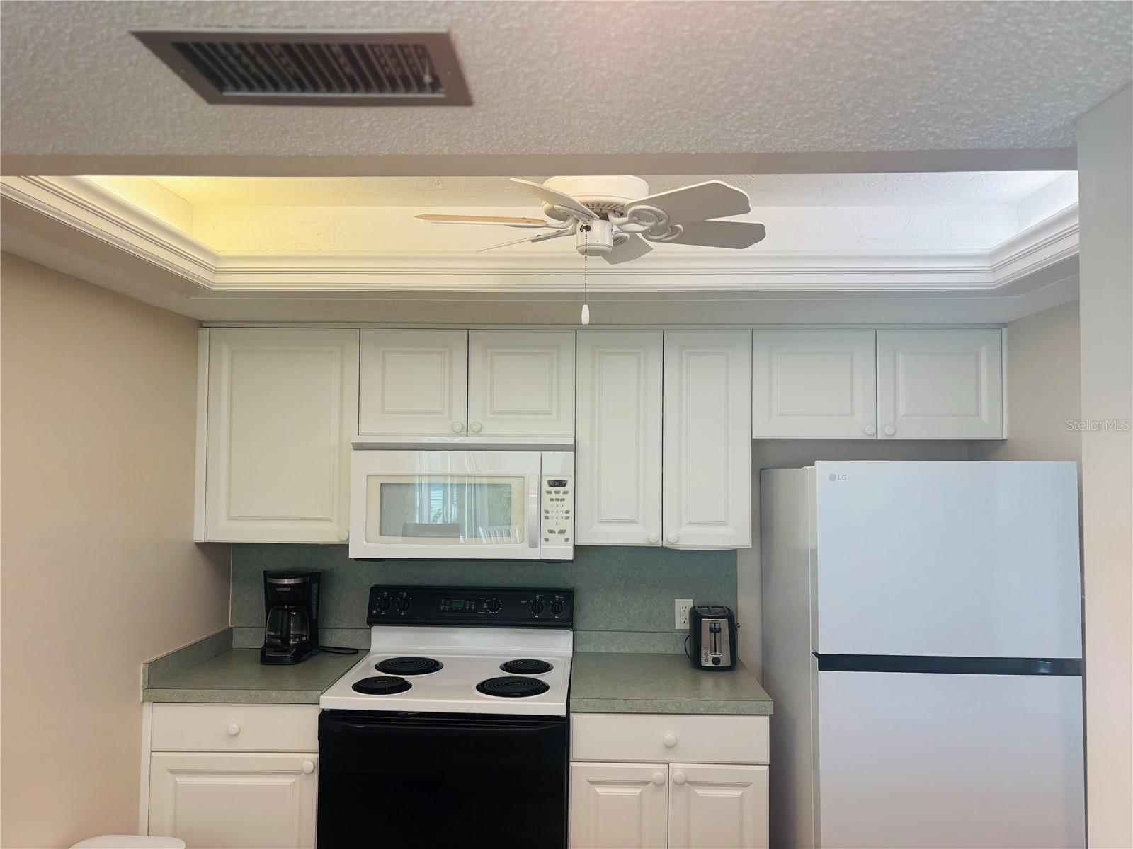 Image 13 of 39 For 6518 Midnight Pass Road 209