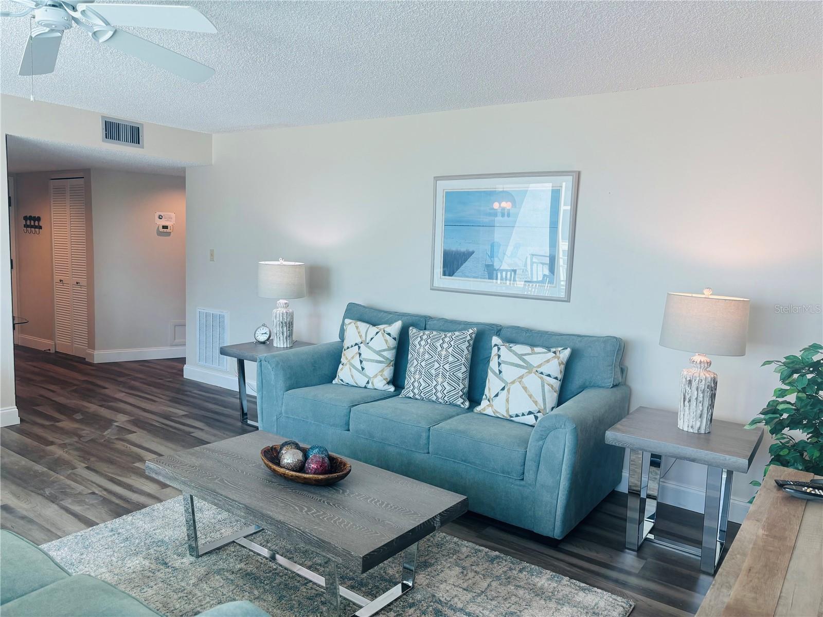 Image 15 of 39 For 6518 Midnight Pass Road 209