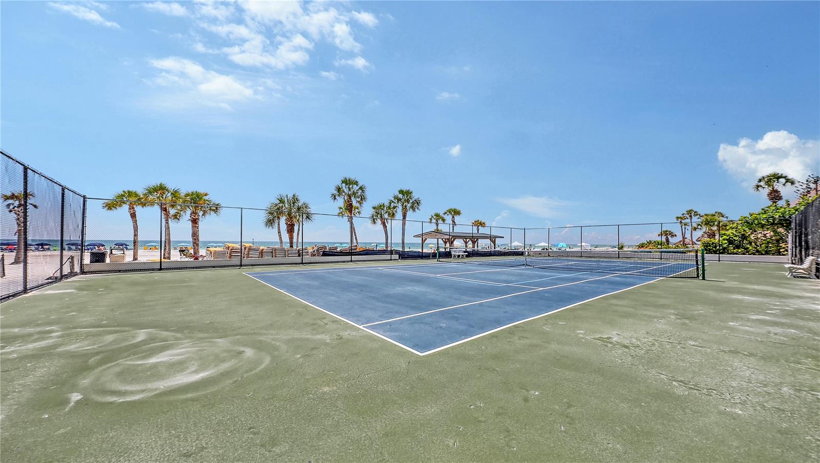 Image 31 of 39 For 6518 Midnight Pass Road 209