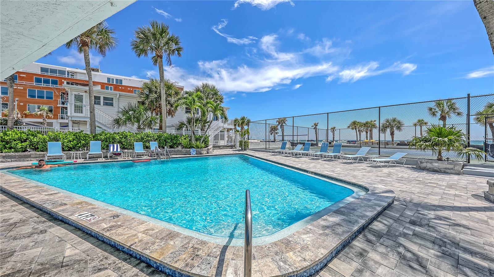 Image 33 of 39 For 6518 Midnight Pass Road 209