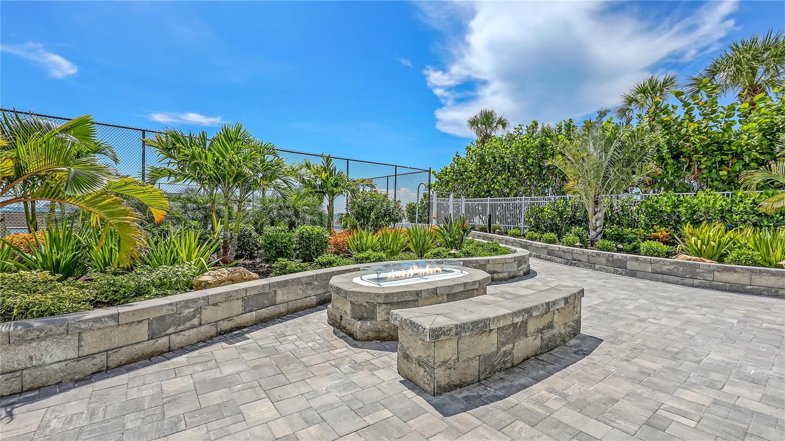 Image 34 of 39 For 6518 Midnight Pass Road 209