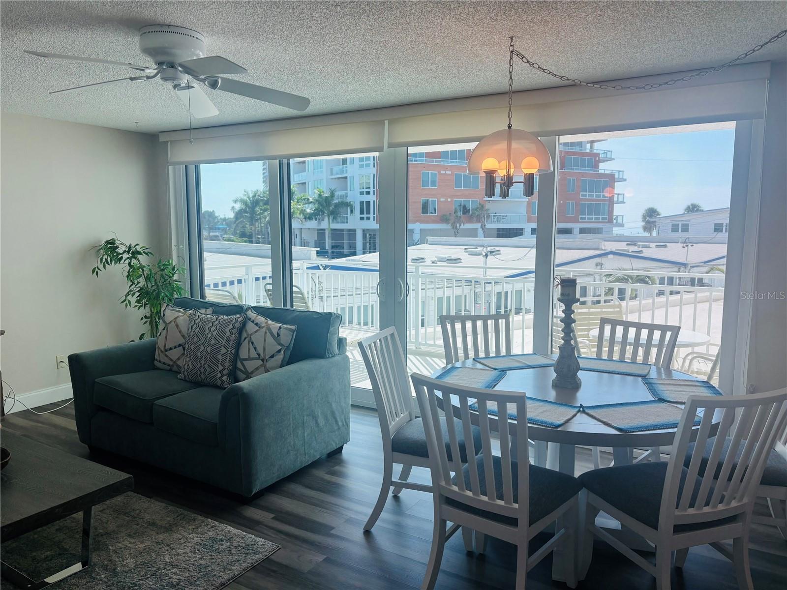 Image 9 of 39 For 6518 Midnight Pass Road 209