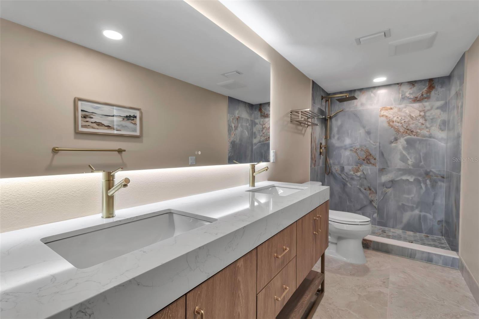 Image 16 of 31 For 5757 Gulf Of Mexico Drive 110