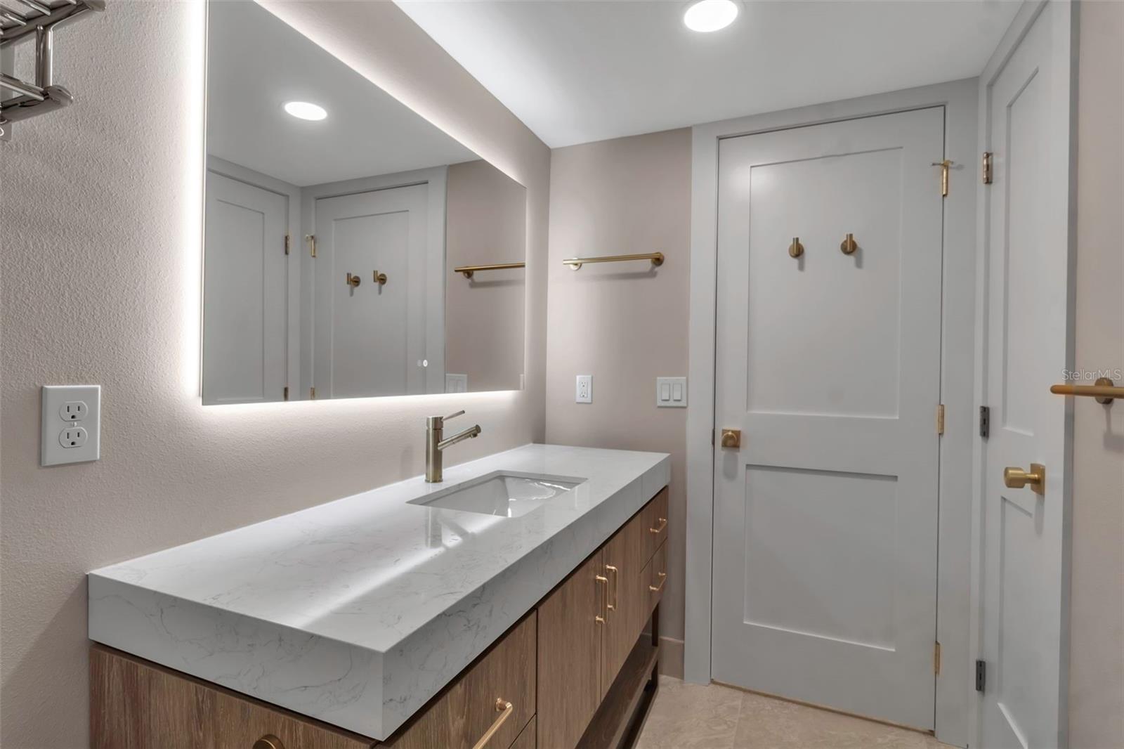 Image 21 of 31 For 5757 Gulf Of Mexico Drive 110