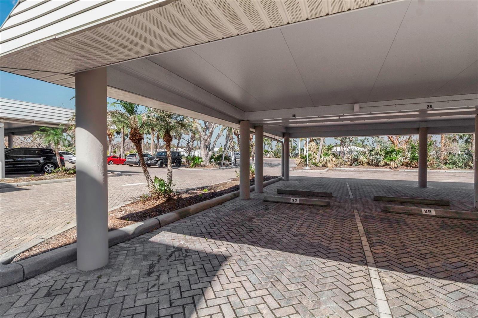 Image 29 of 31 For 5757 Gulf Of Mexico Drive 110