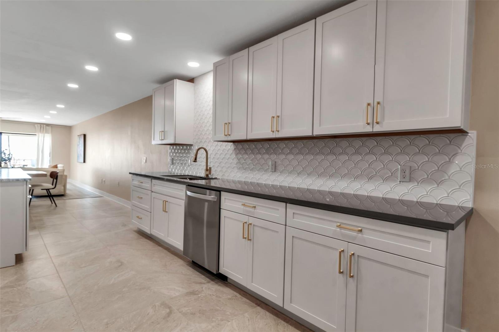 Image 5 of 31 For 5757 Gulf Of Mexico Drive 110