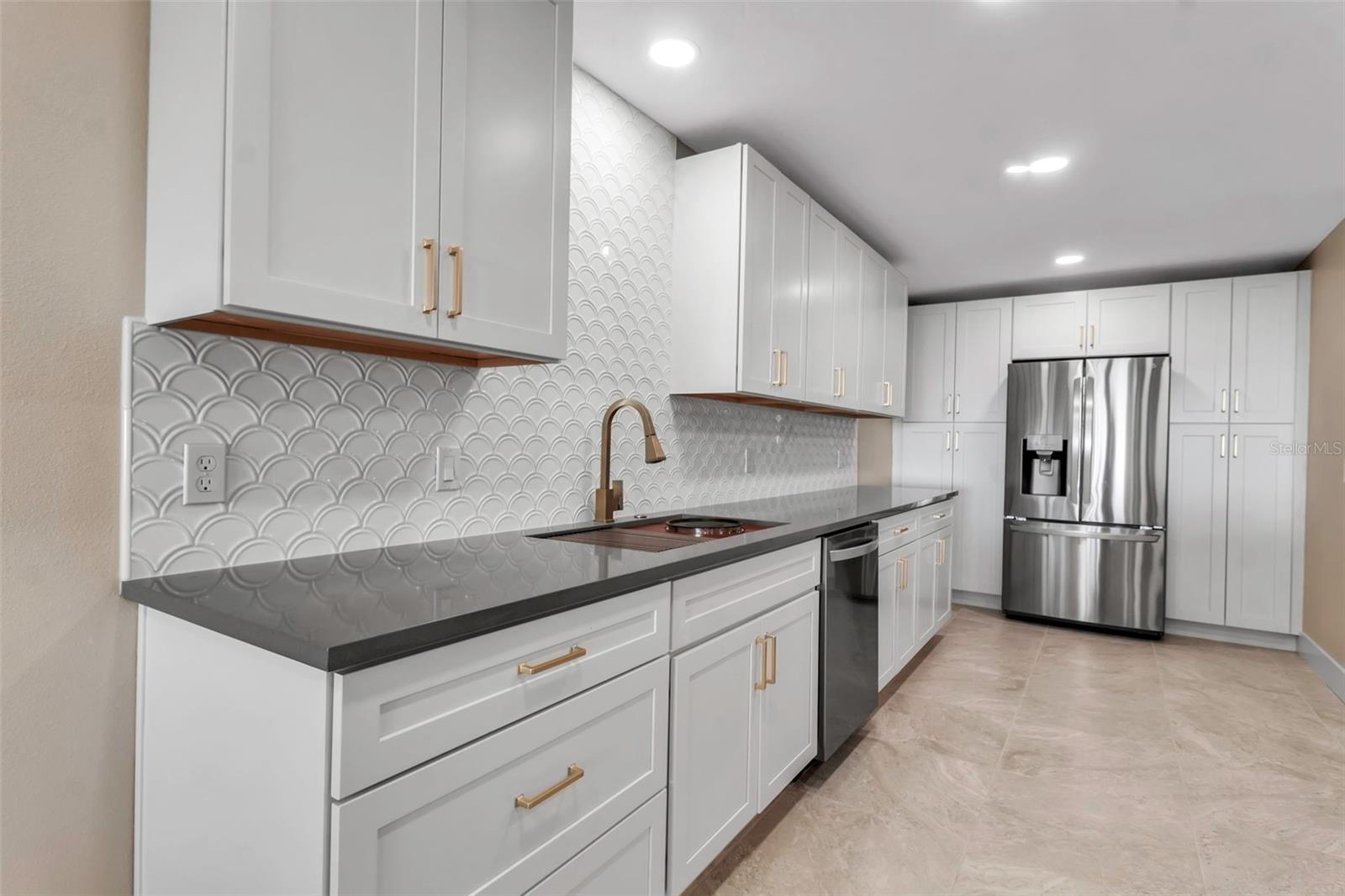 Image 7 of 31 For 5757 Gulf Of Mexico Drive 110