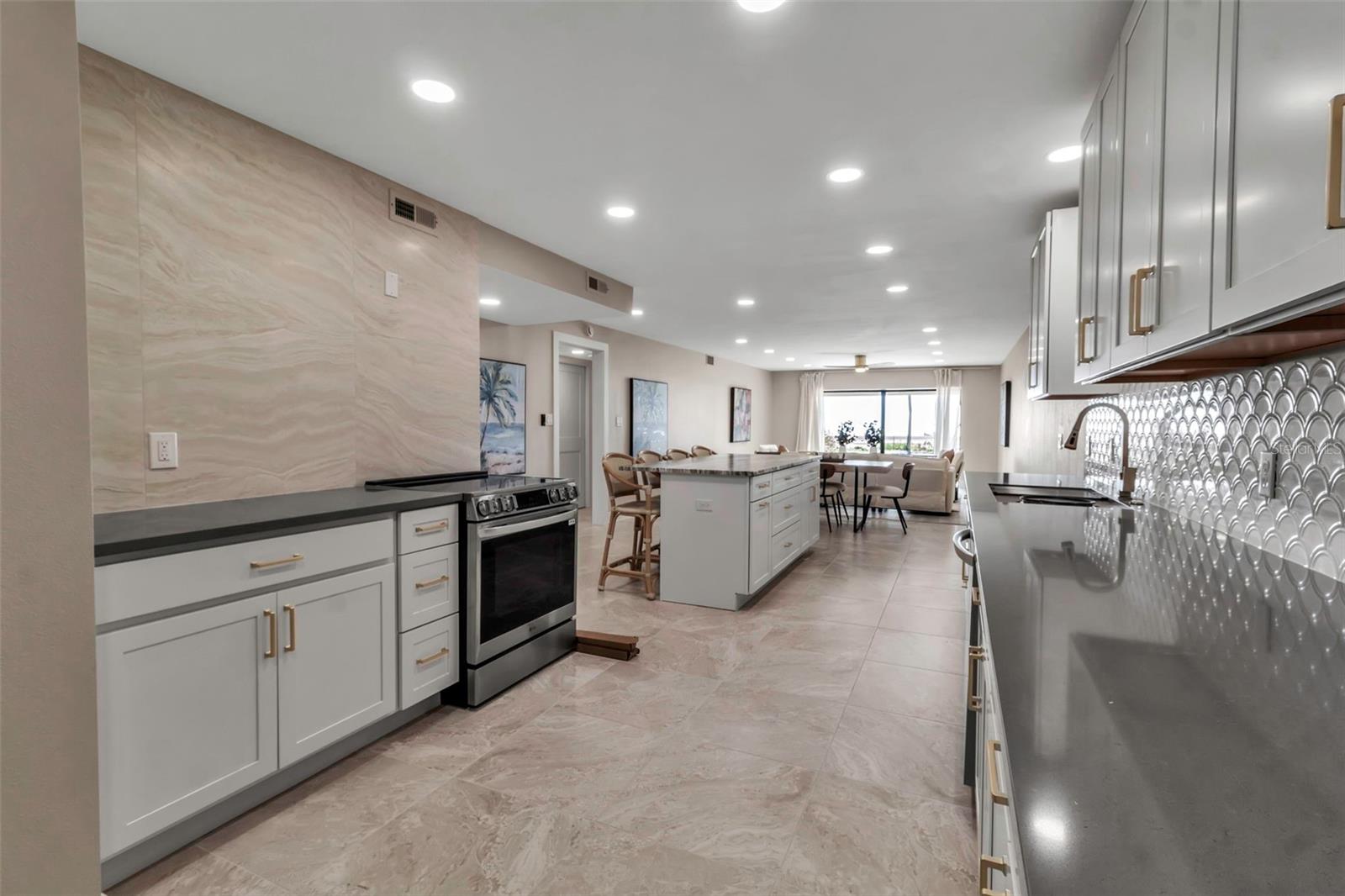 Image 8 of 31 For 5757 Gulf Of Mexico Drive 110