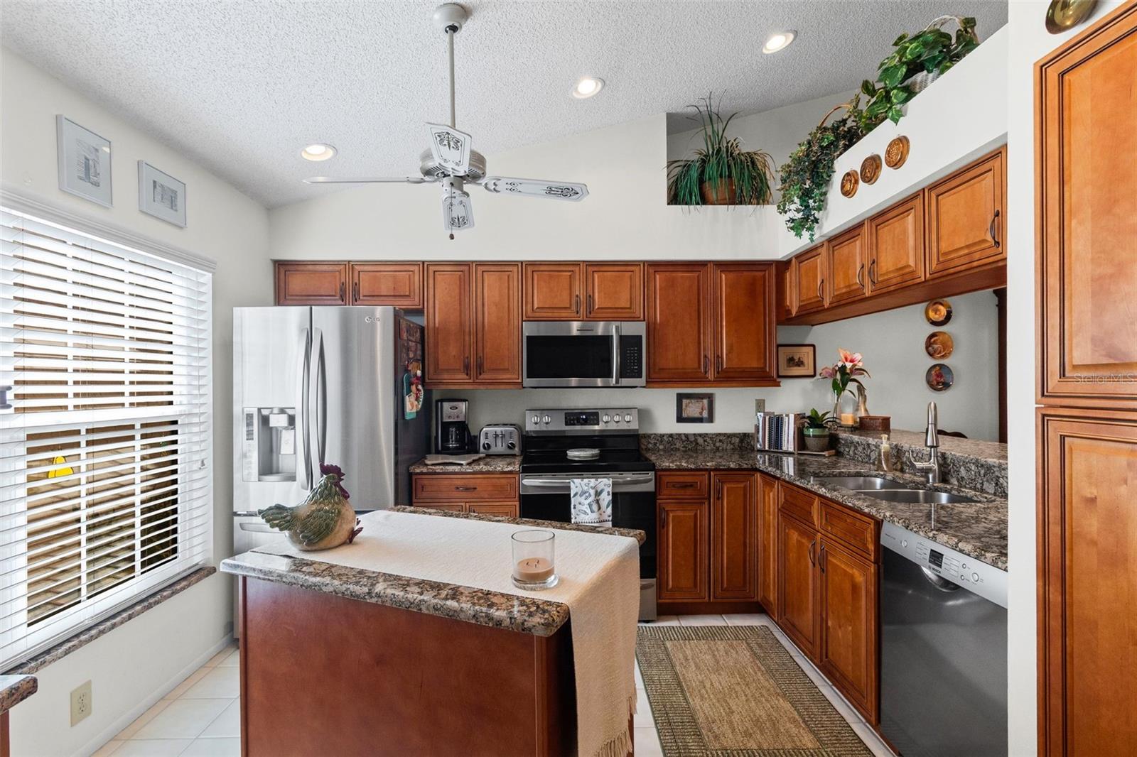 Image 10 of 61 For 6089 Clubside Drive 00