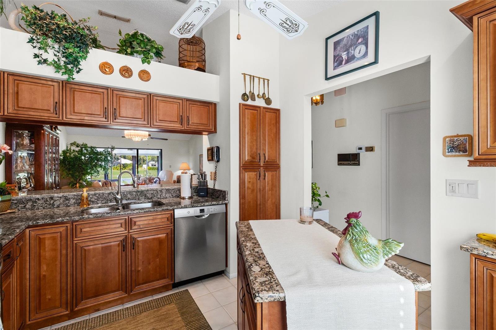 Image 12 of 61 For 6089 Clubside Drive 00