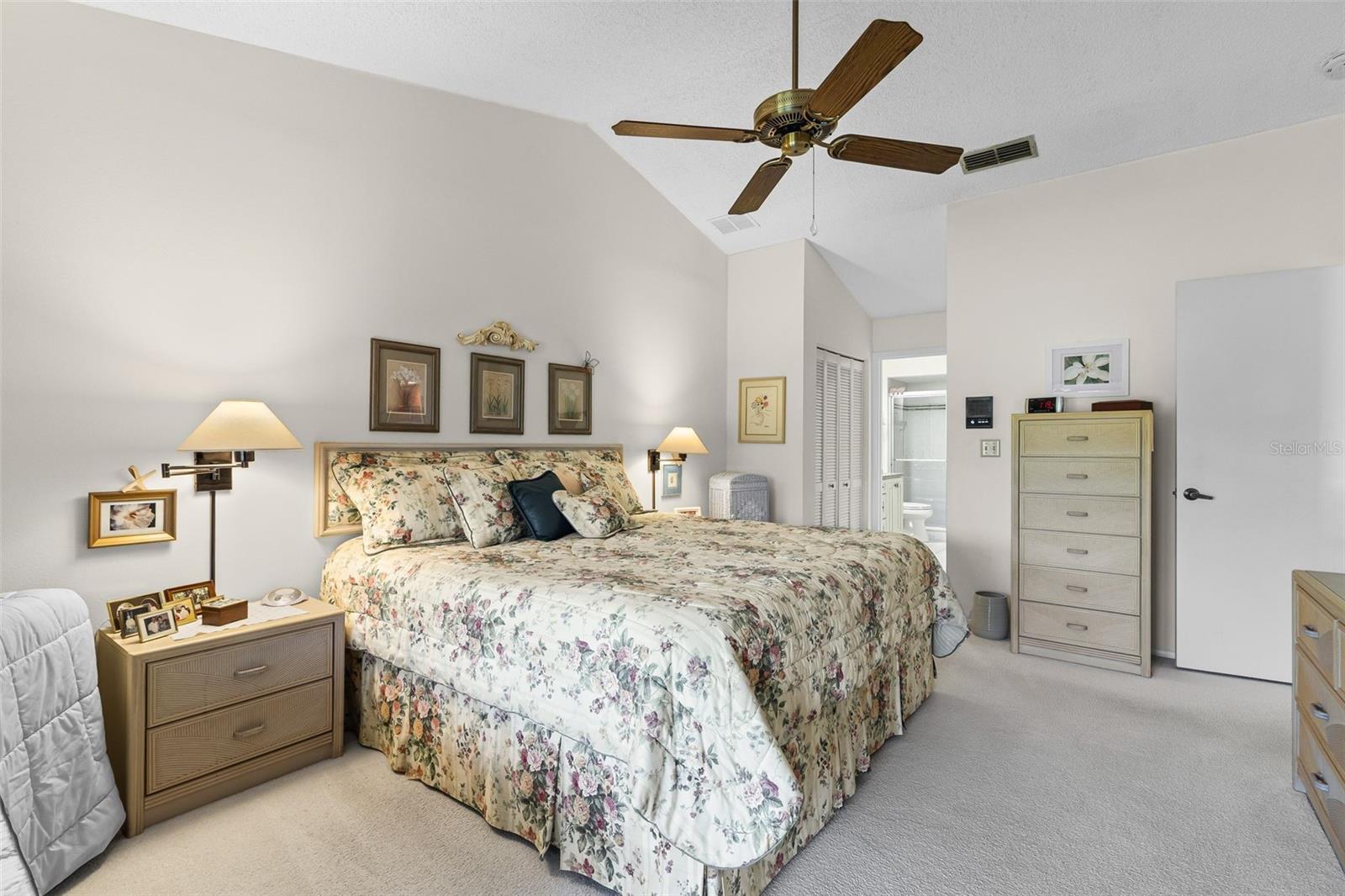 Image 22 of 61 For 6089 Clubside Drive 00