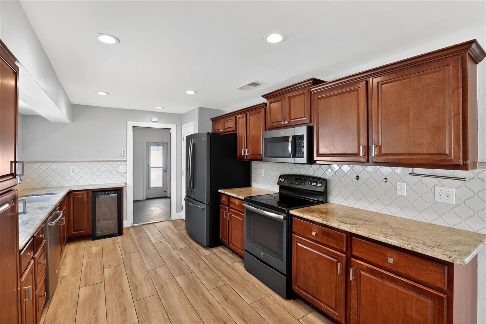 Image 11 of 33 For 8607 Chatham Street