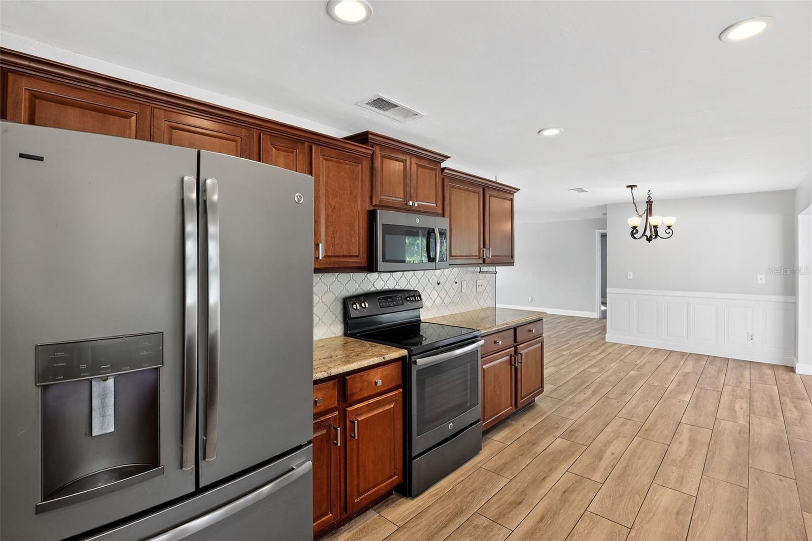 Image 13 of 33 For 8607 Chatham Street