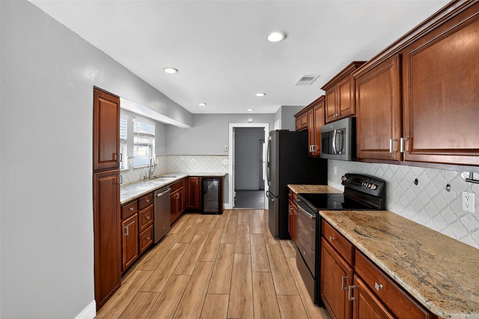 Image 14 of 33 For 8607 Chatham Street