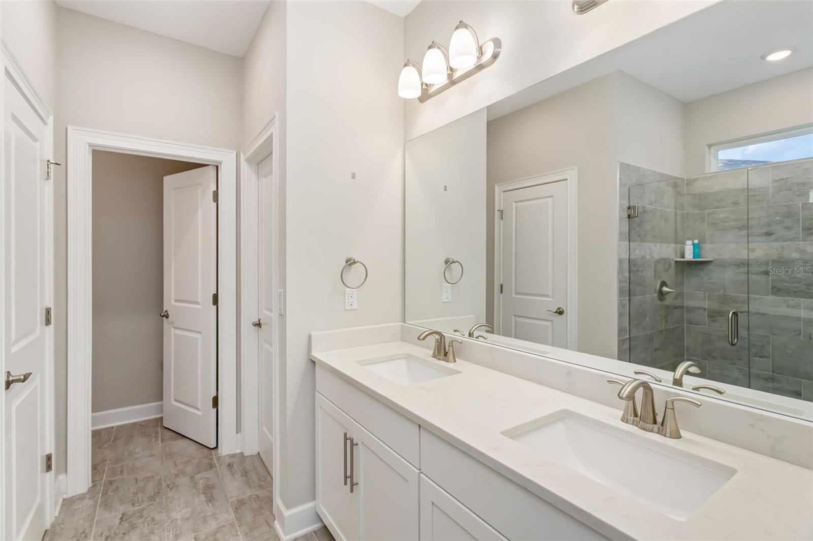 Image 28 of 37 For 10804 Whitland Grove Drive