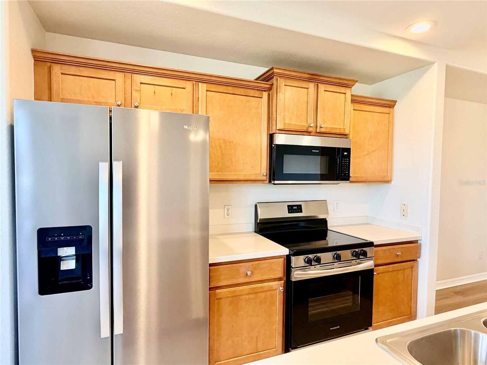 Image 14 of 56 For 819 Fairwaycove Lane 102