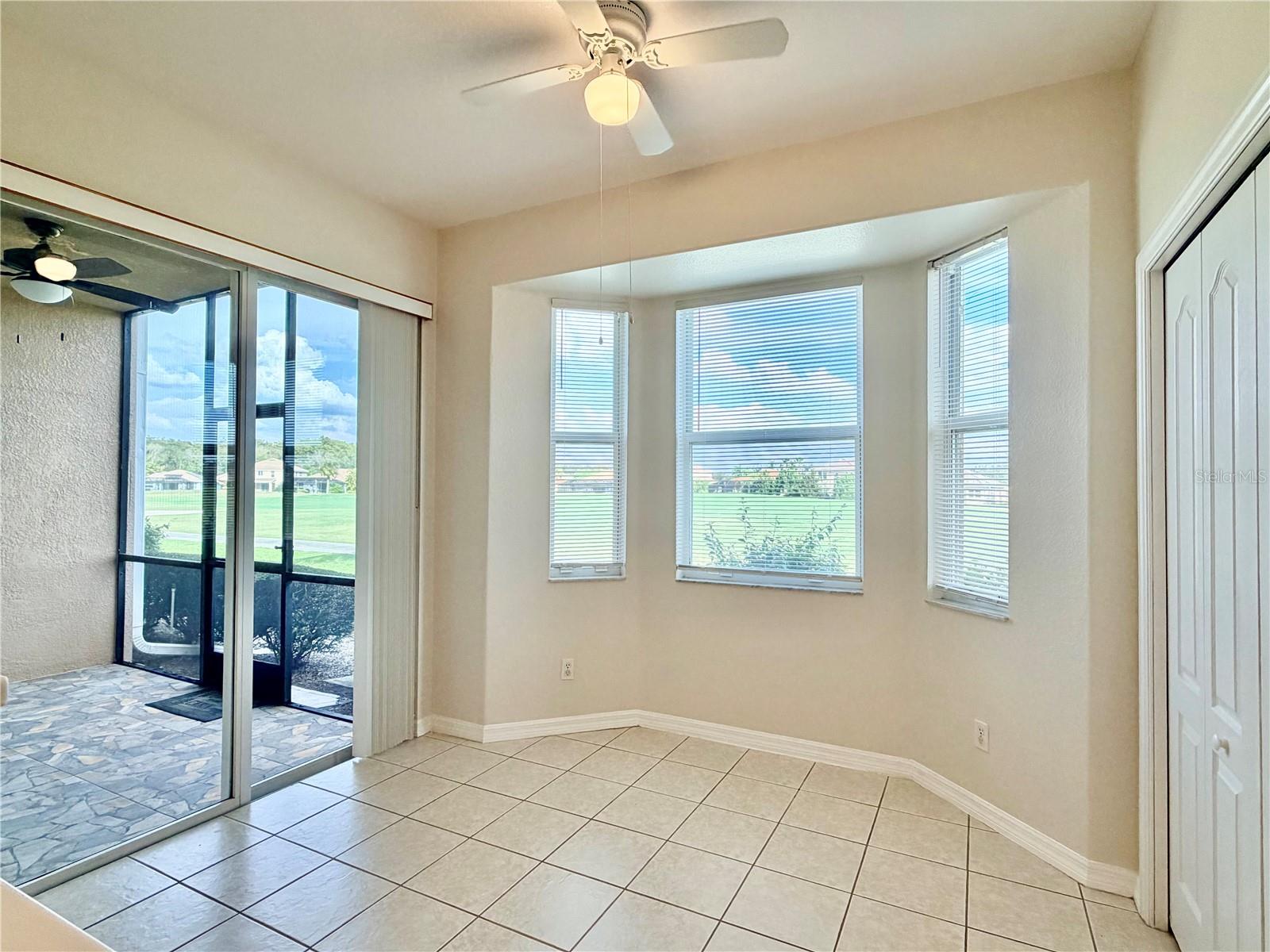 Image 18 of 56 For 819 Fairwaycove Lane 102