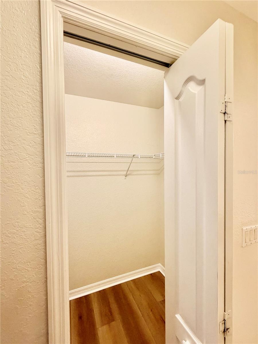 Image 25 of 56 For 819 Fairwaycove Lane 102