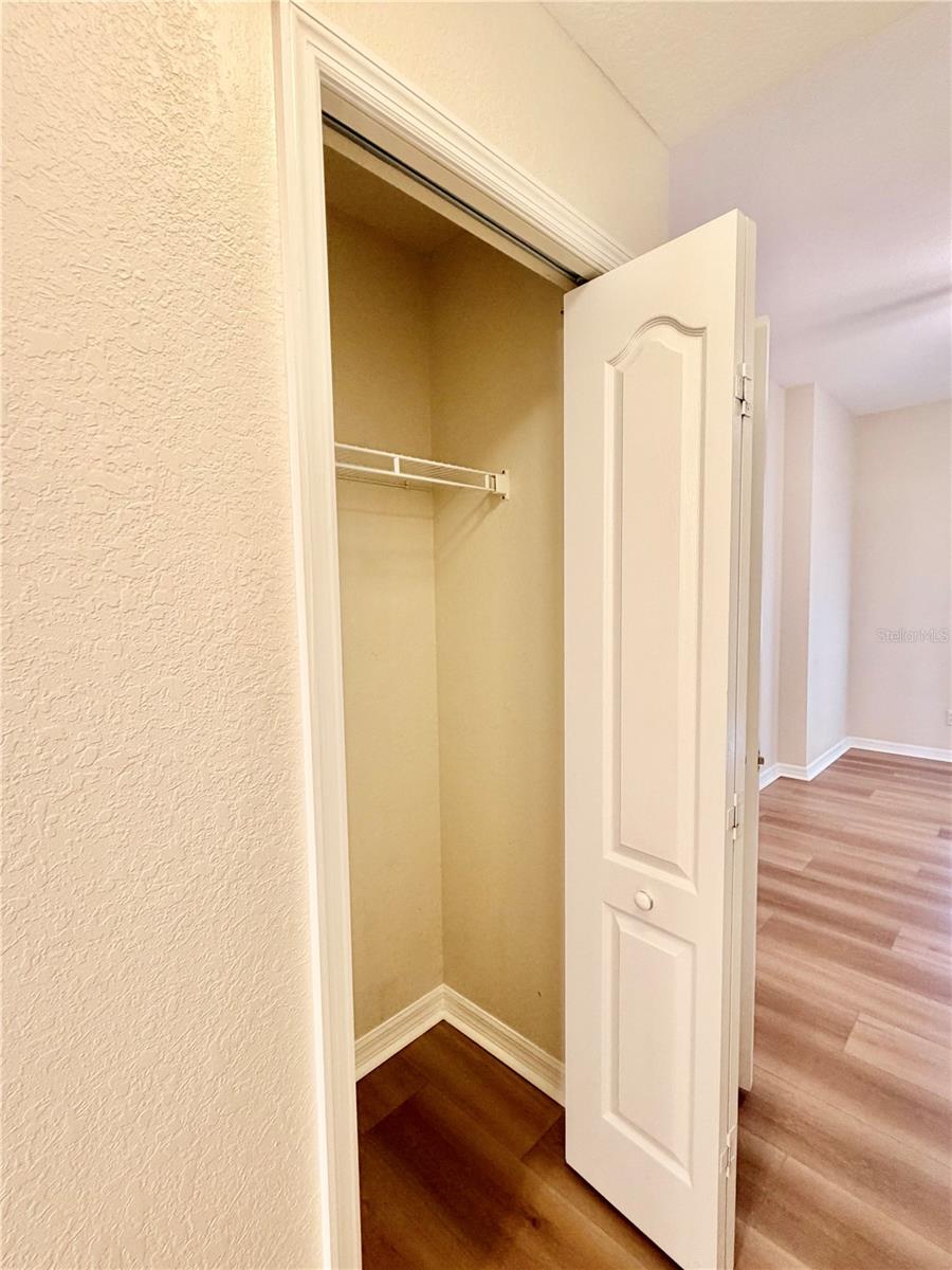 Image 26 of 56 For 819 Fairwaycove Lane 102