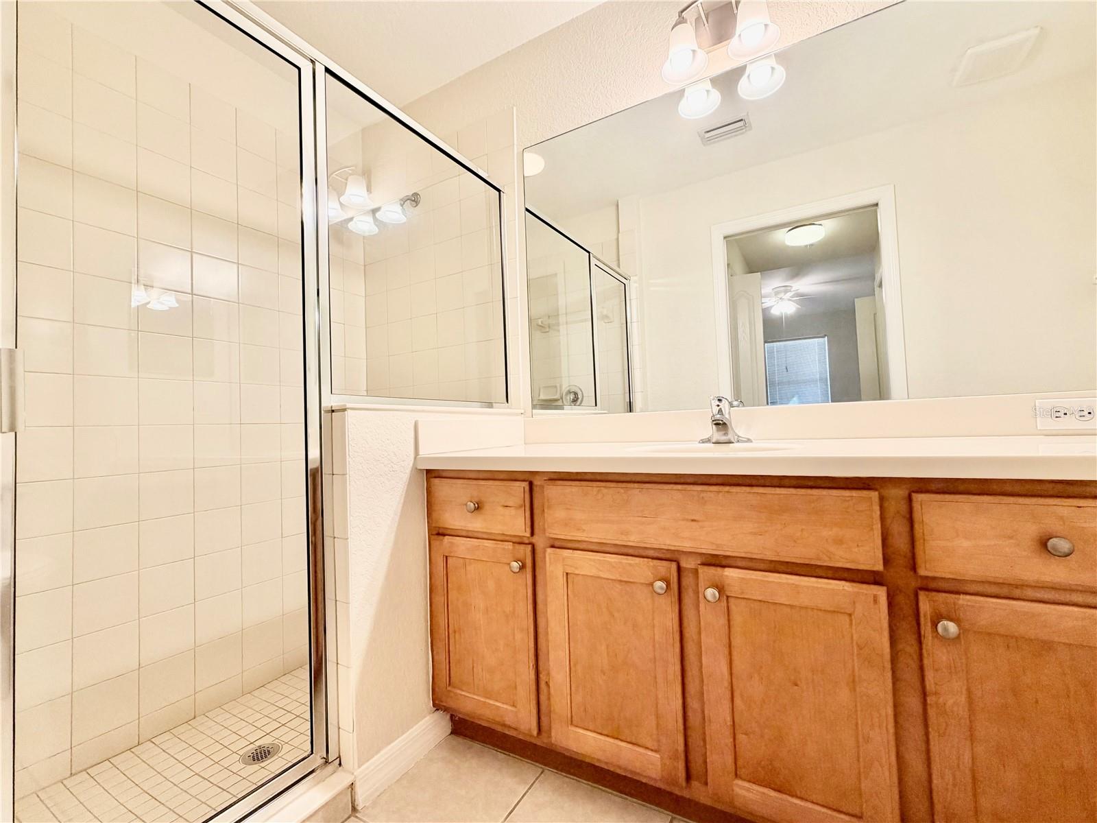 Image 28 of 56 For 819 Fairwaycove Lane 102