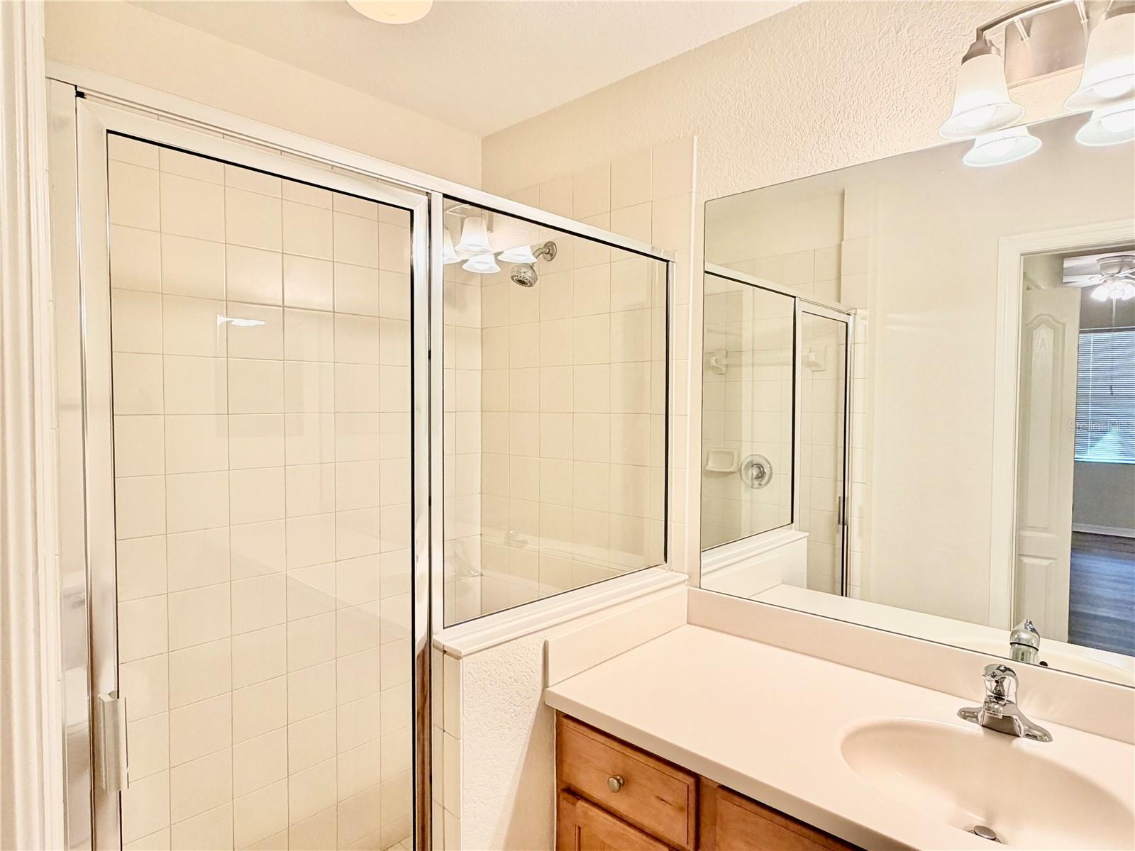 Image 29 of 56 For 819 Fairwaycove Lane 102