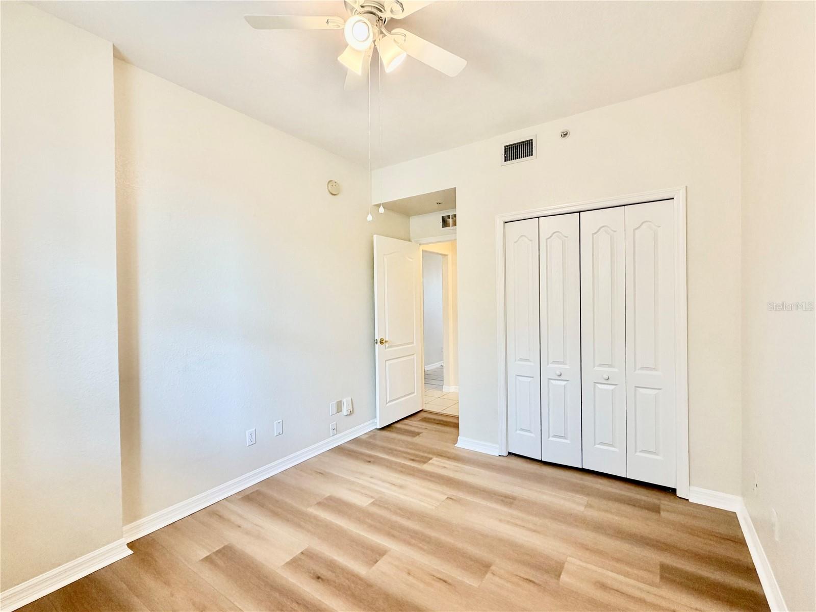 Image 32 of 56 For 819 Fairwaycove Lane 102