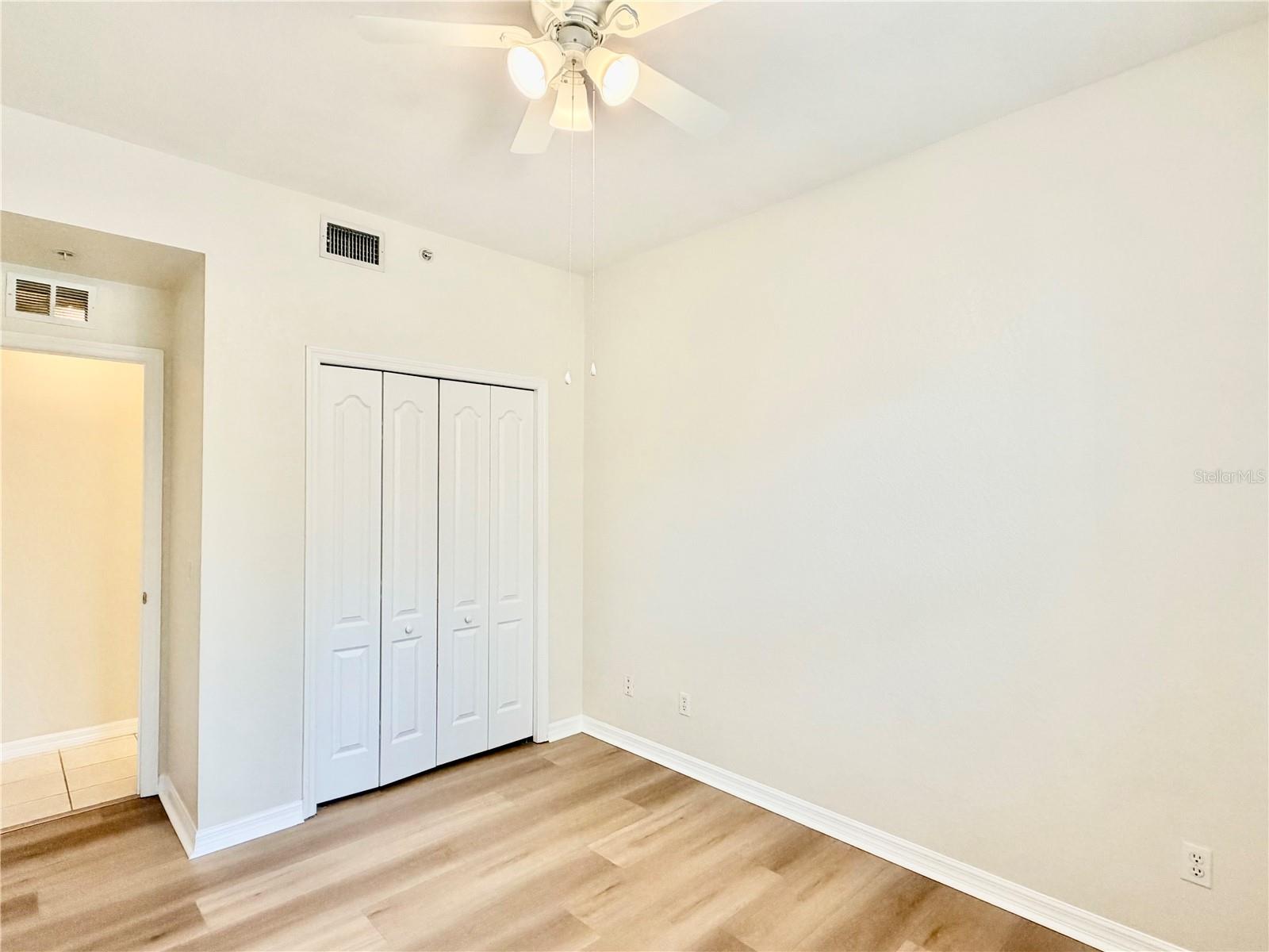 Image 33 of 56 For 819 Fairwaycove Lane 102