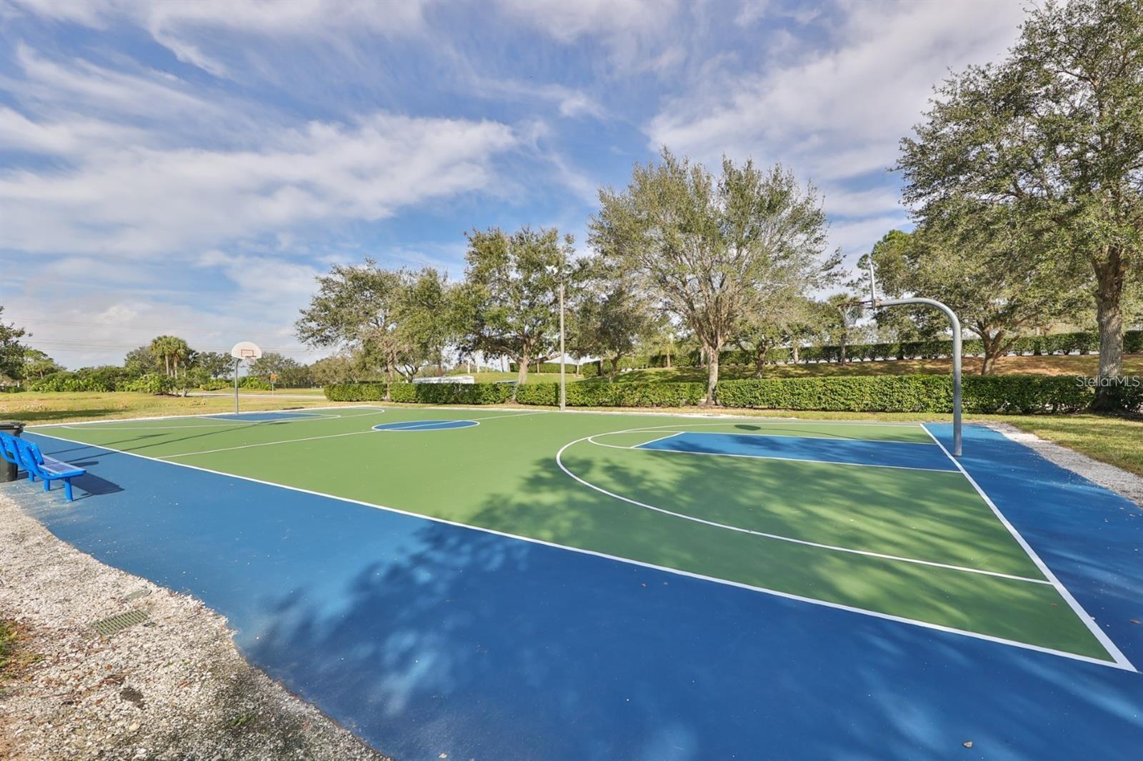 Image 51 of 56 For 819 Fairwaycove Lane 102