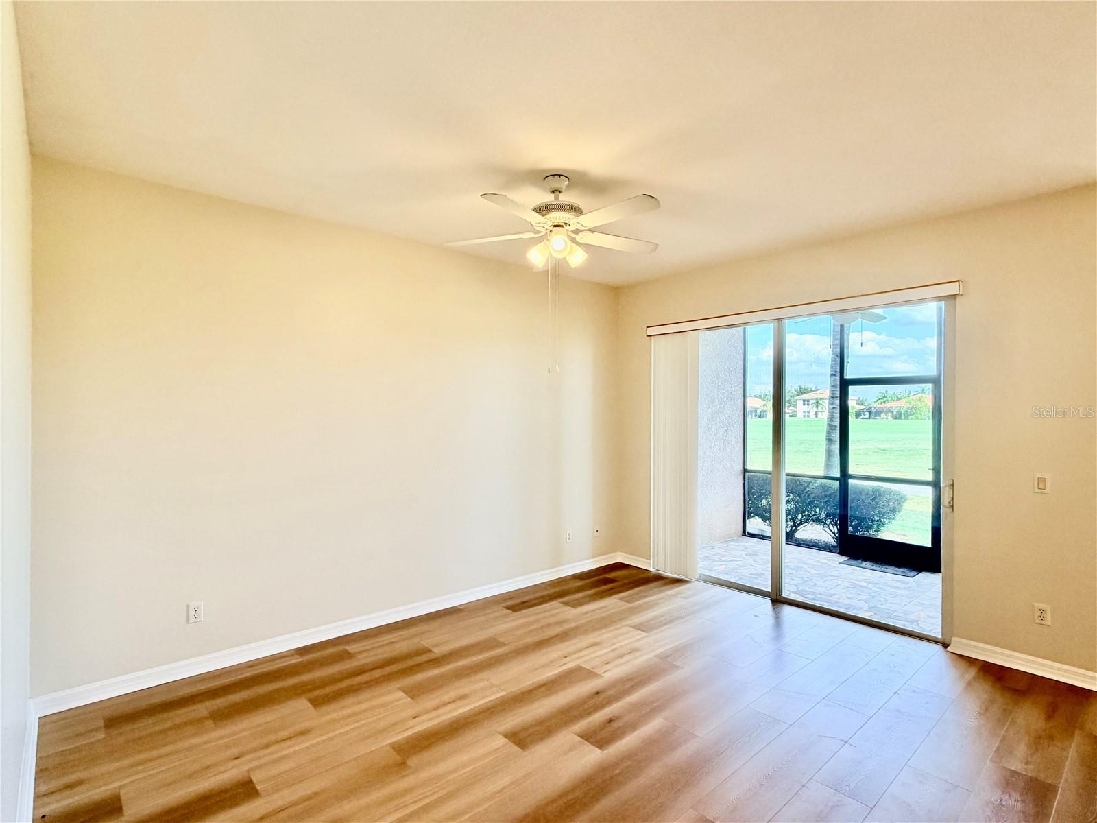 Image 9 of 56 For 819 Fairwaycove Lane 102