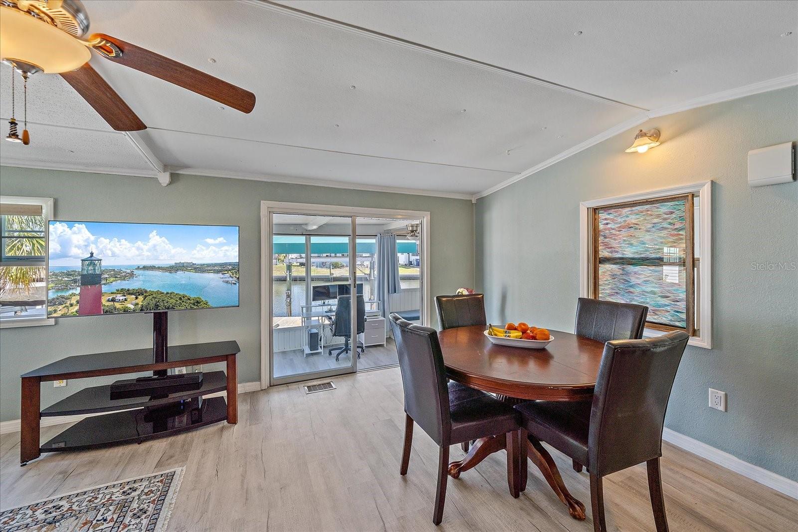 Image 14 of 34 For 286 Nassau Drive