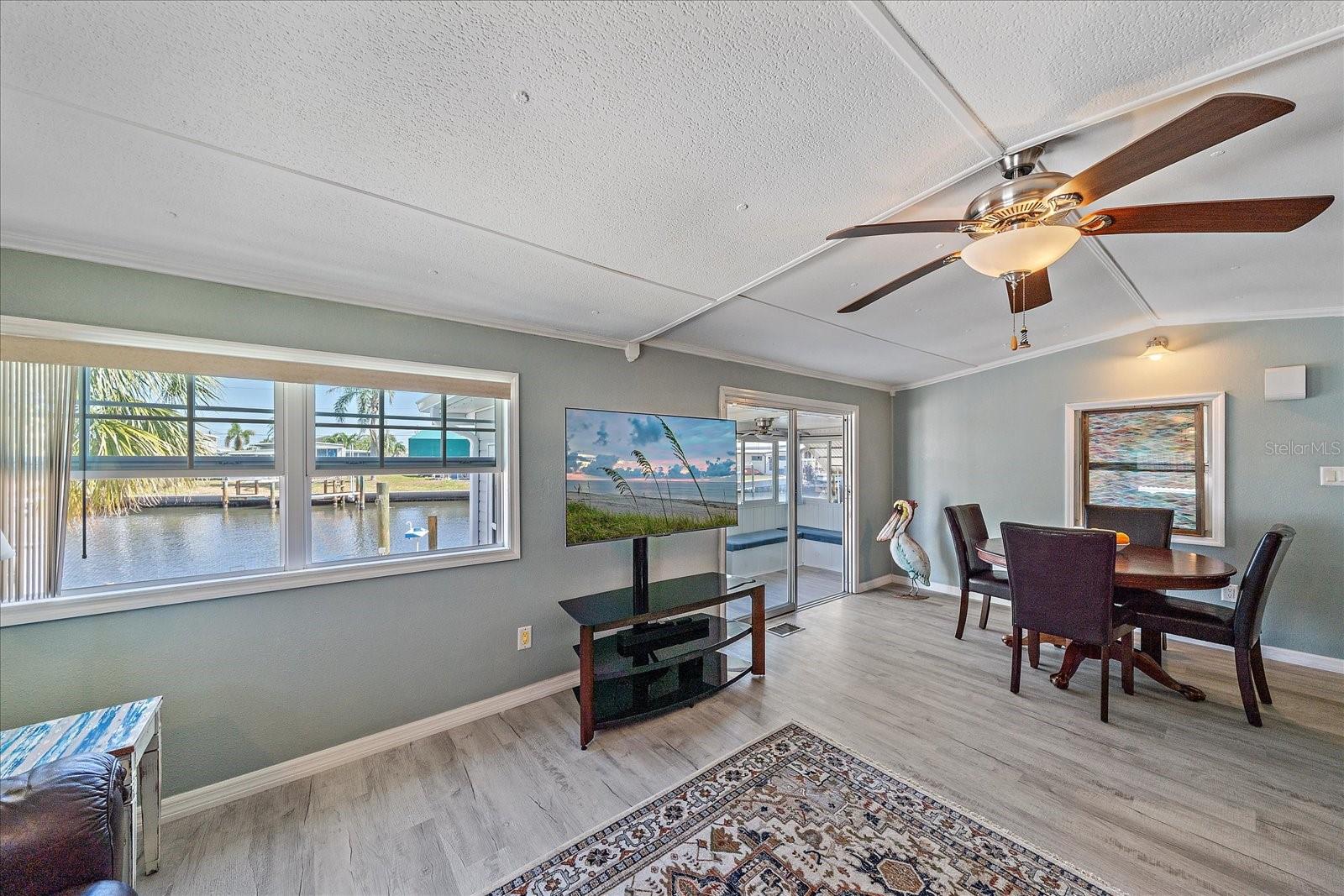 Image 16 of 34 For 286 Nassau Drive