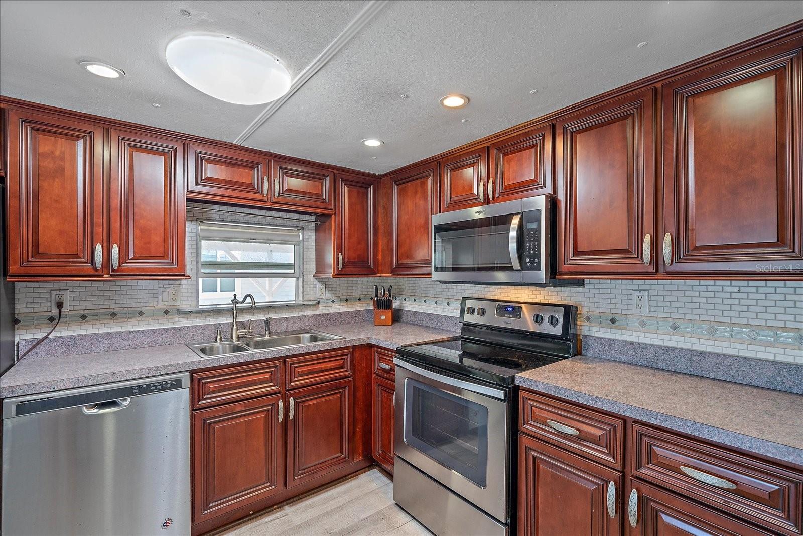 Image 18 of 34 For 286 Nassau Drive