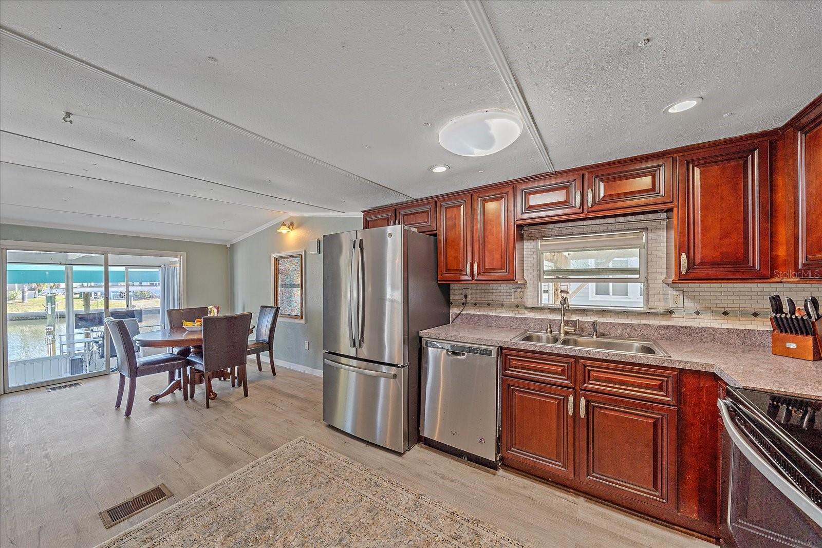 Image 19 of 34 For 286 Nassau Drive