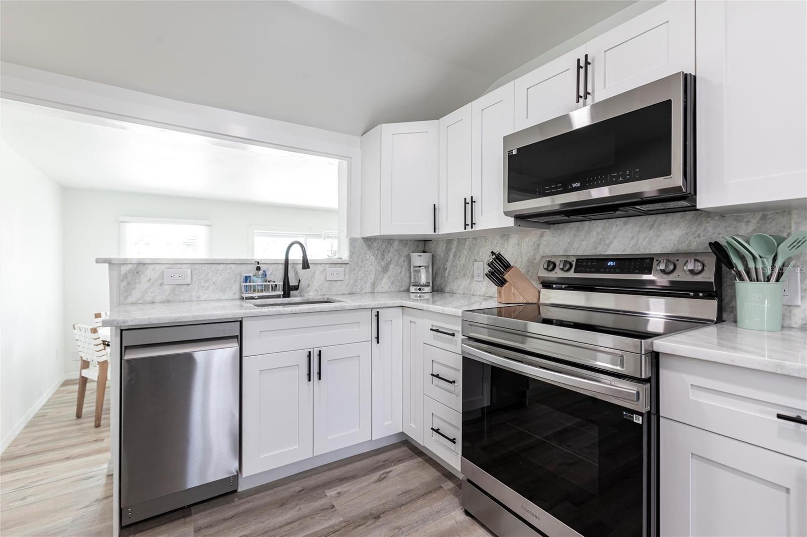 Image 10 of 26 For 640 Broadway Street