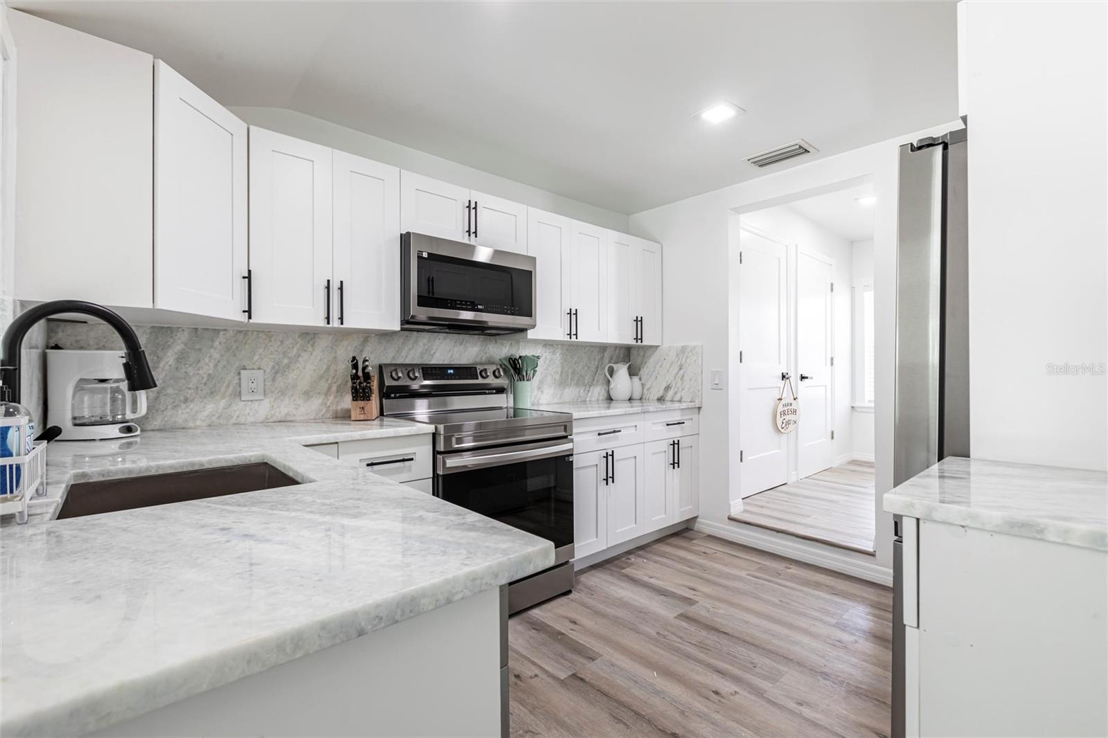 Image 7 of 26 For 640 Broadway Street