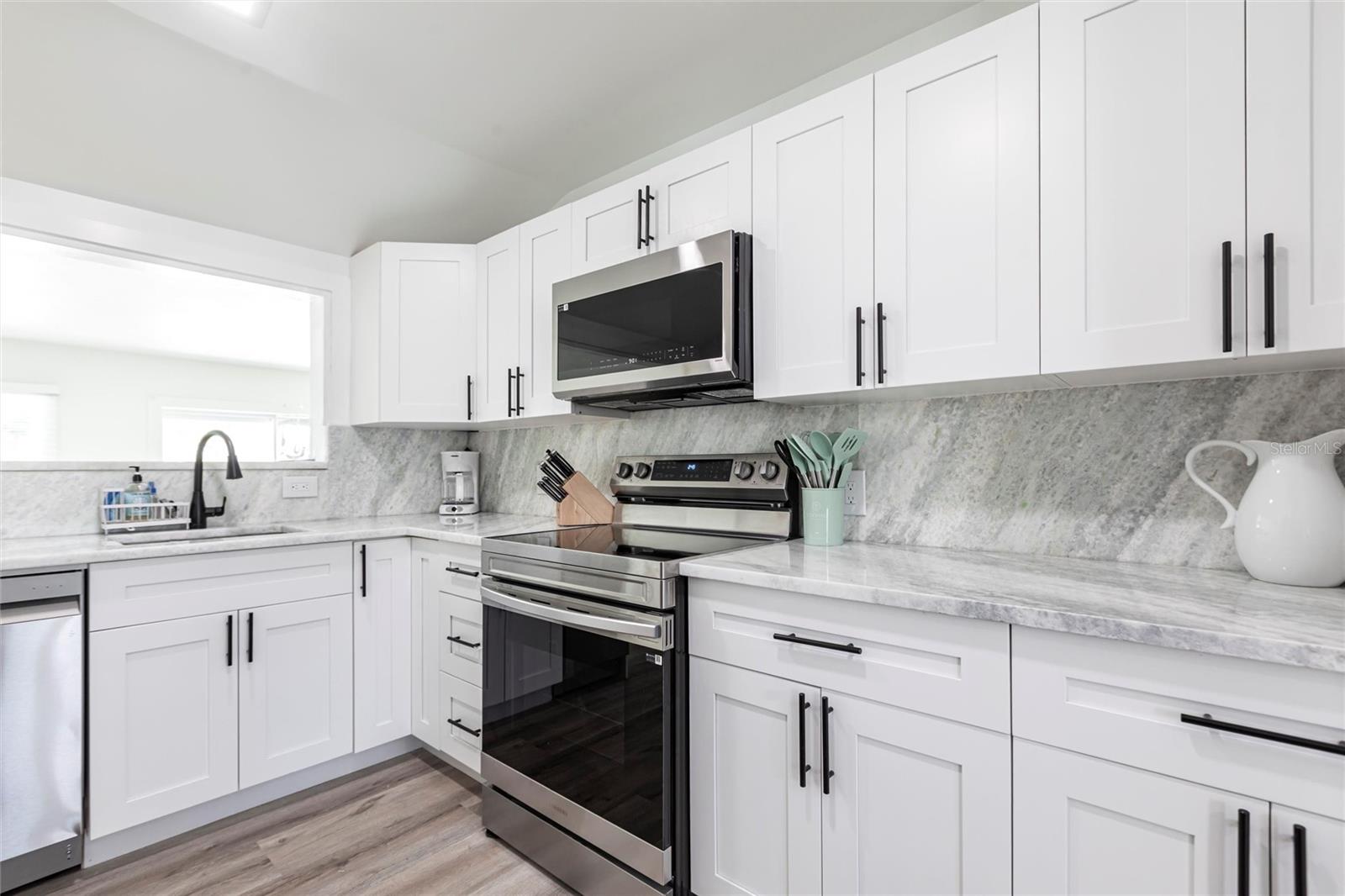 Image 8 of 26 For 640 Broadway Street